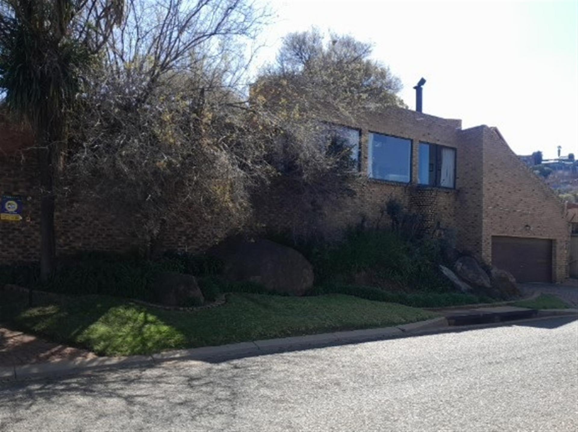 Front View of property in Glenvista
