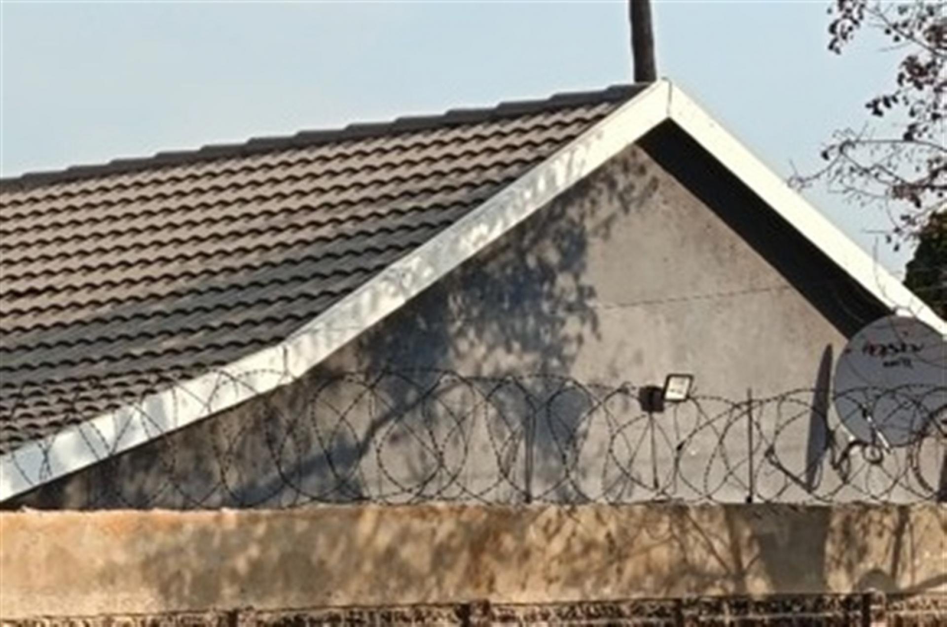 Front View of property in Primrose