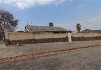 Front View of property in Primrose