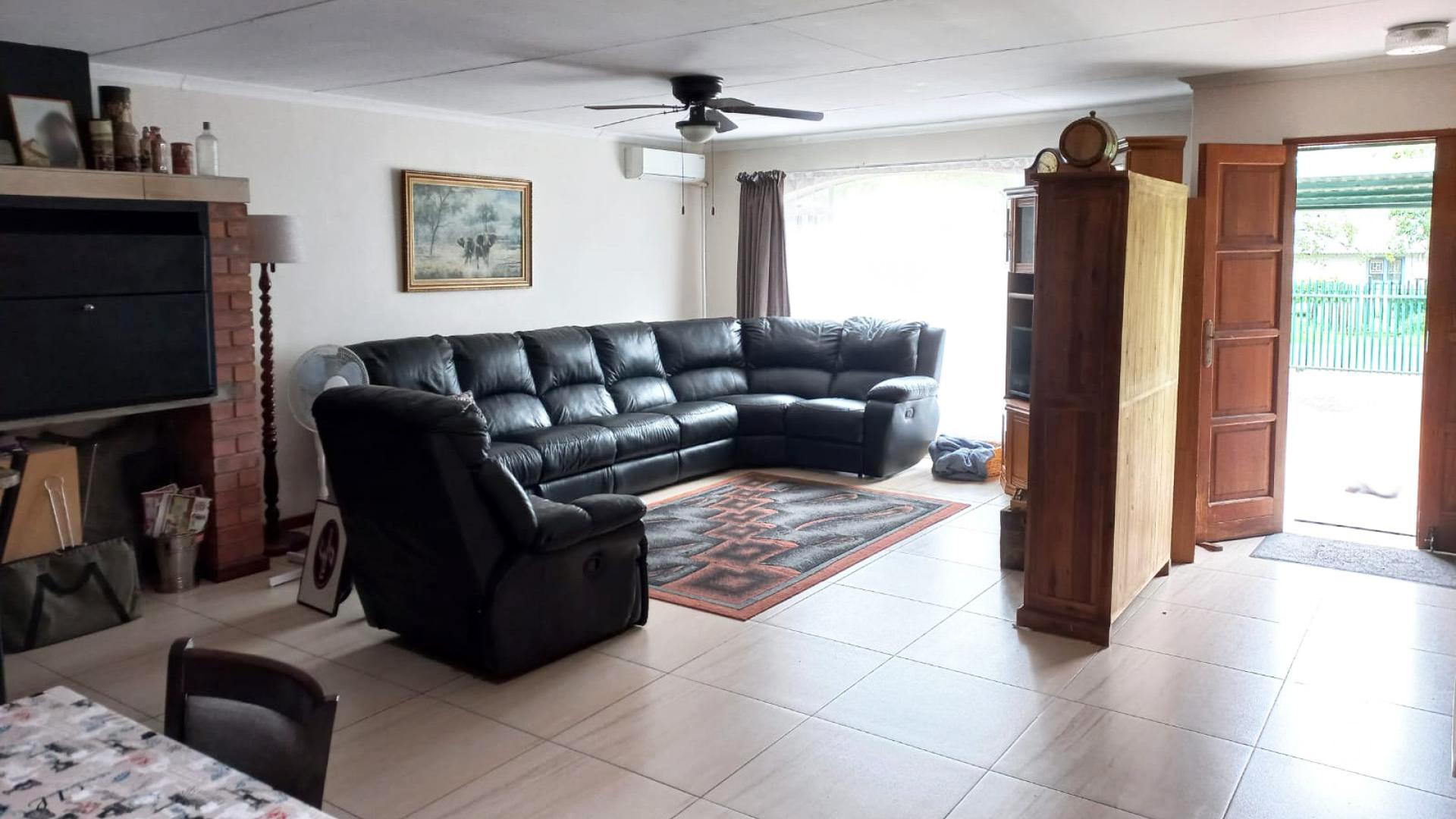 Flatlet - 109 square meters of property in Secunda