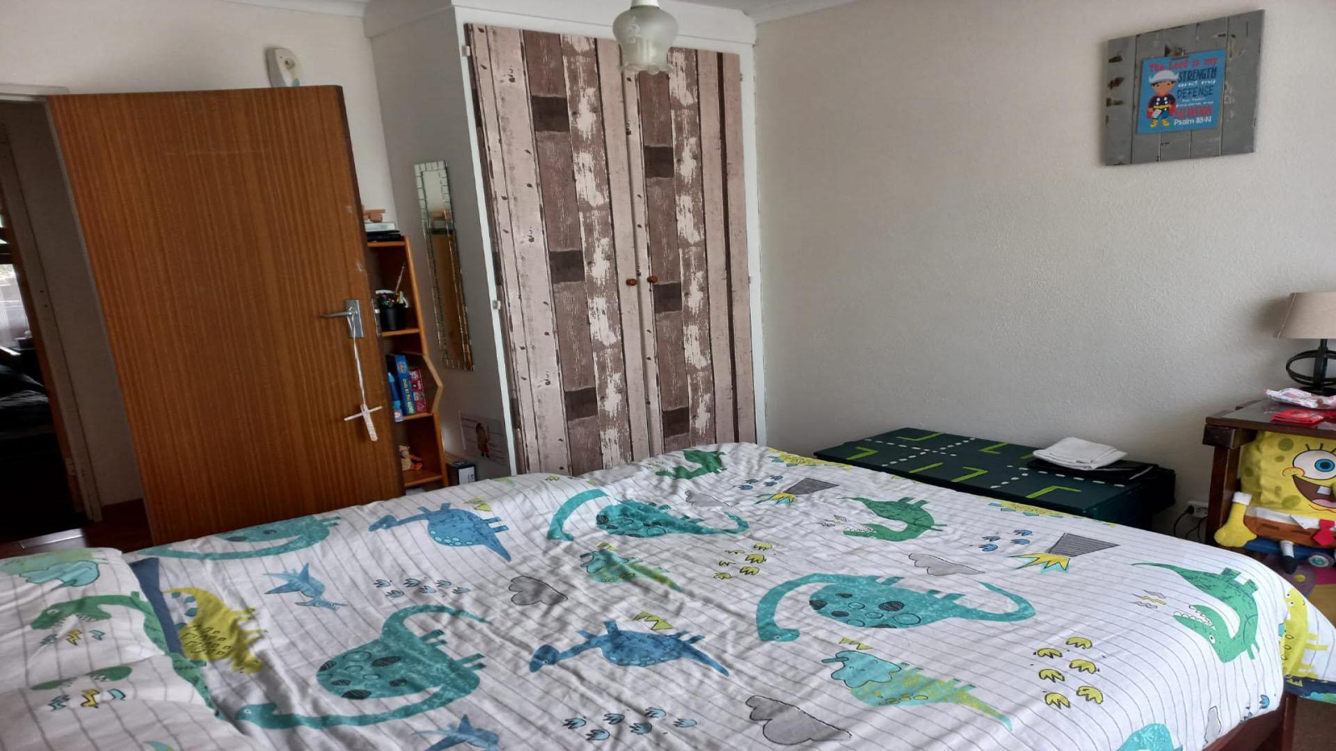 Bed Room 1 - 14 square meters of property in Secunda