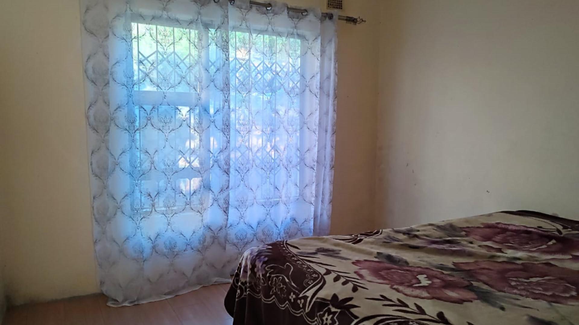 Bed Room 1 of property in Umlazi