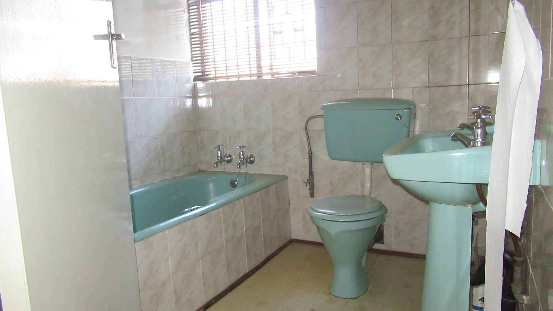 Bathroom 1 - 5 square meters of property in Heidelberg - GP