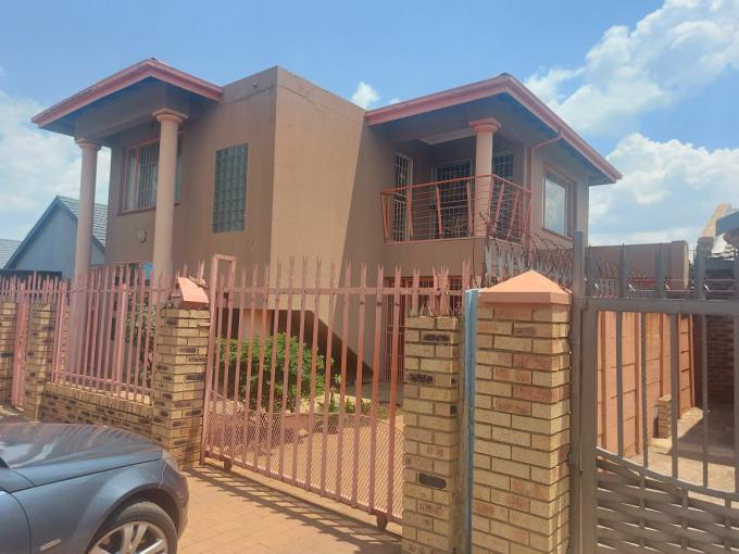 House for Sale For Sale in Lenasia - MR558035