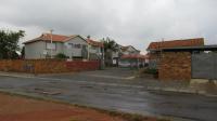 Front View of property in Glen Marais