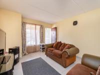 Lounges - 23 square meters of property in Glen Marais