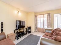 Lounges - 23 square meters of property in Glen Marais