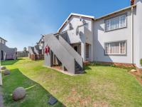 Front View of property in Glen Marais