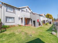 Front View of property in Glen Marais