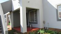 Front View of property in Glen Marais