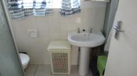 Bathroom 1 - 5 square meters of property in Glen Marais