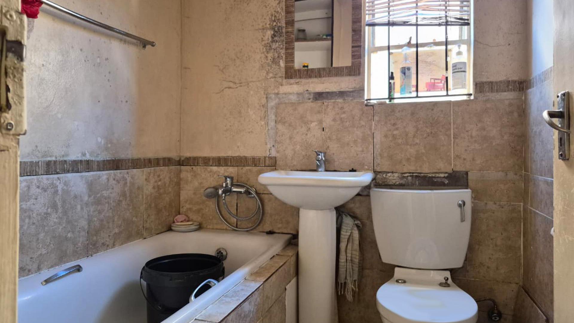 Bathroom 1 of property in Fleurhof