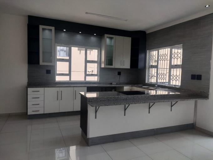 2 Bedroom Simplex for Sale For Sale in Queensburgh - MR558108