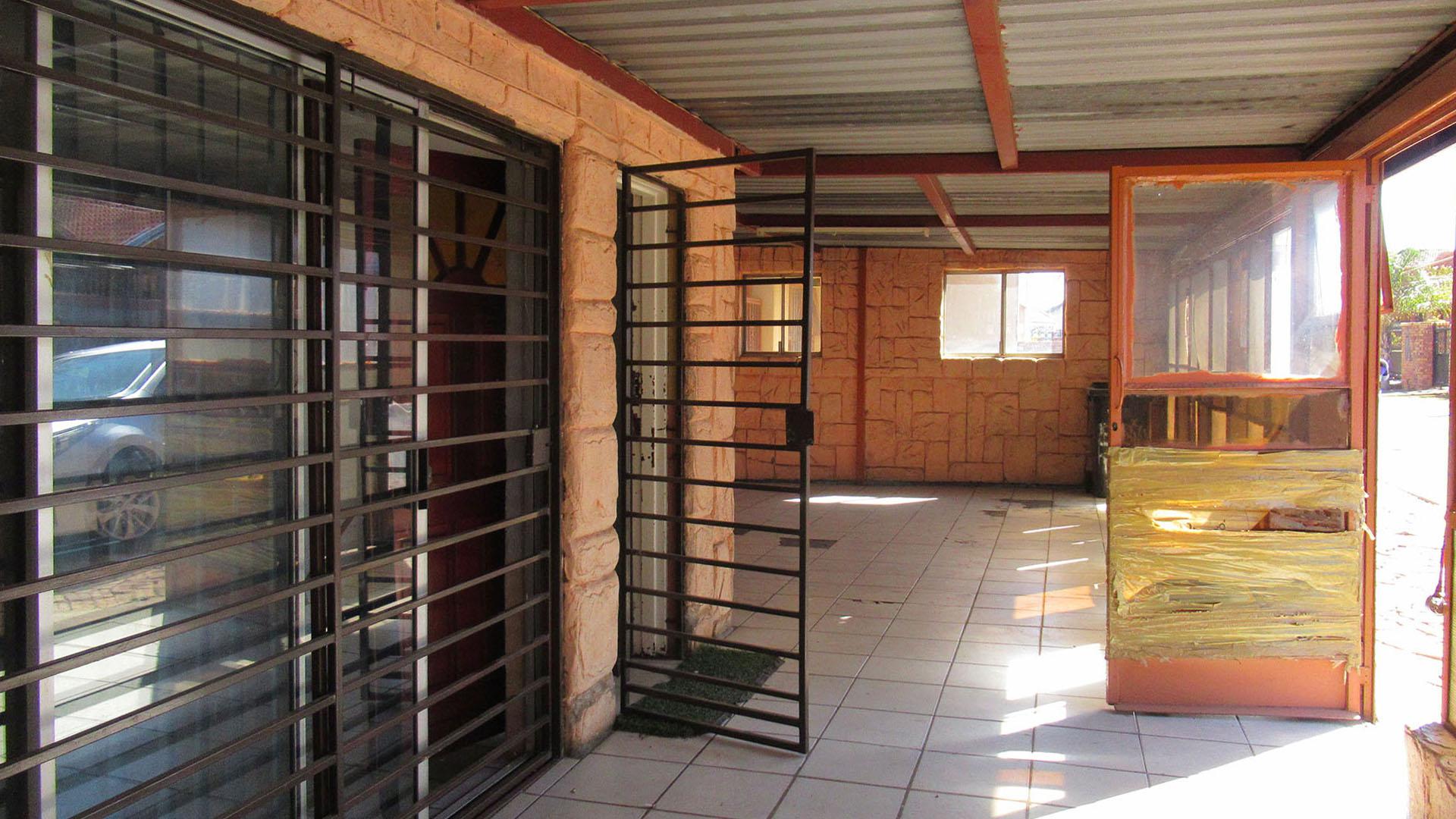 Patio - 46 square meters of property in Protea North
