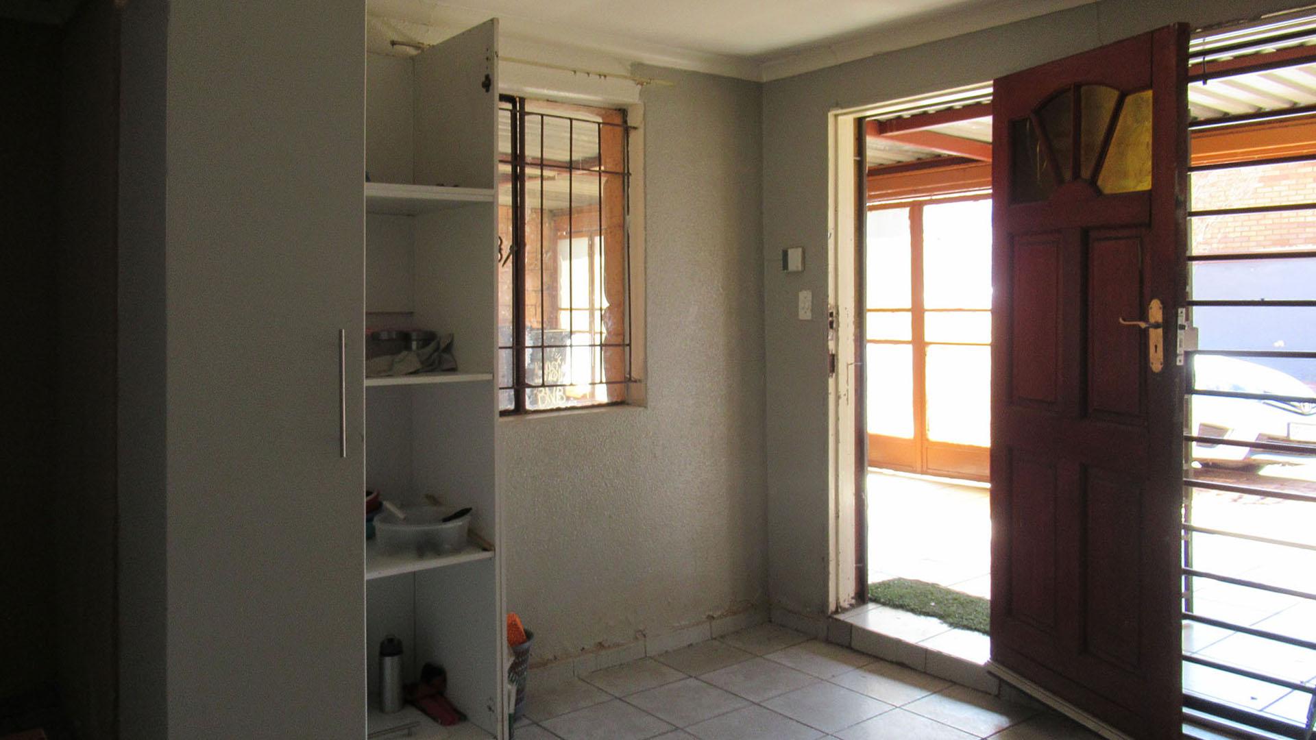 Kitchen - 17 square meters of property in Protea North