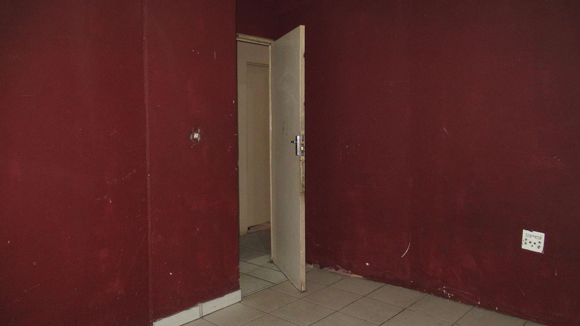 Bed Room 1 - 12 square meters of property in Protea North