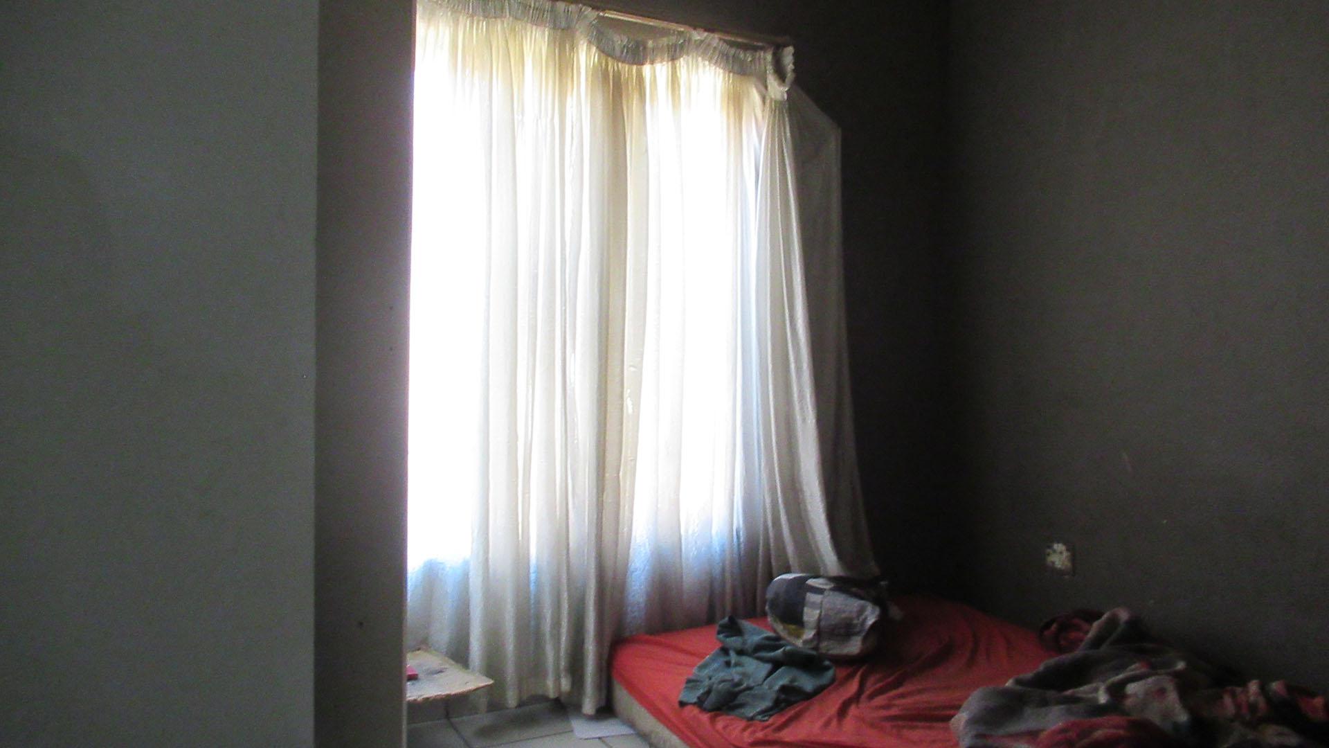 Bed Room 2 - 11 square meters of property in Protea North
