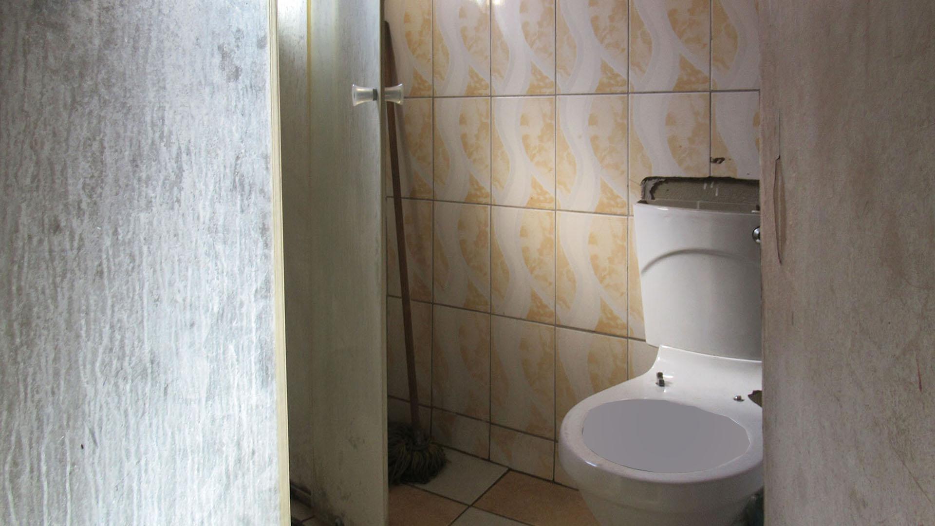 Bathroom 3+ - 7 square meters of property in Protea North