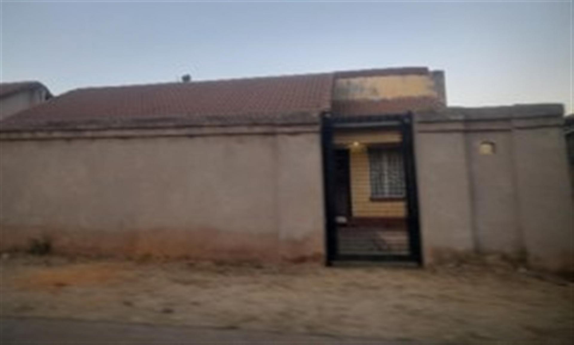 Front View of property in Vosloorus