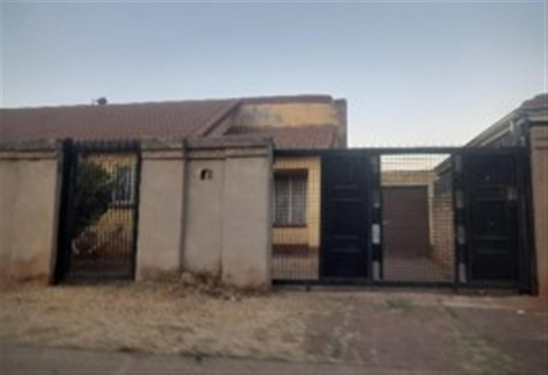 Front View of property in Vosloorus