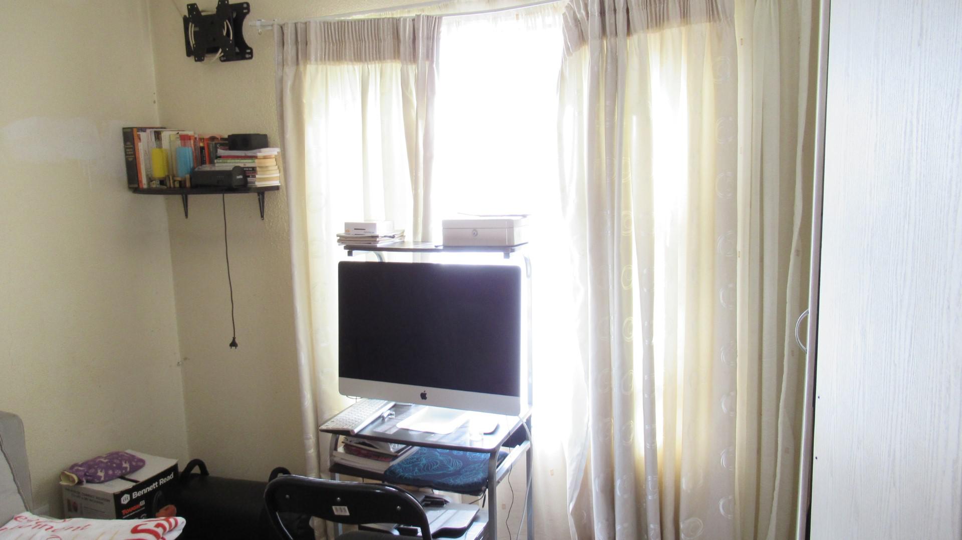 Bed Room 1 - 10 square meters of property in Southdowns Estate