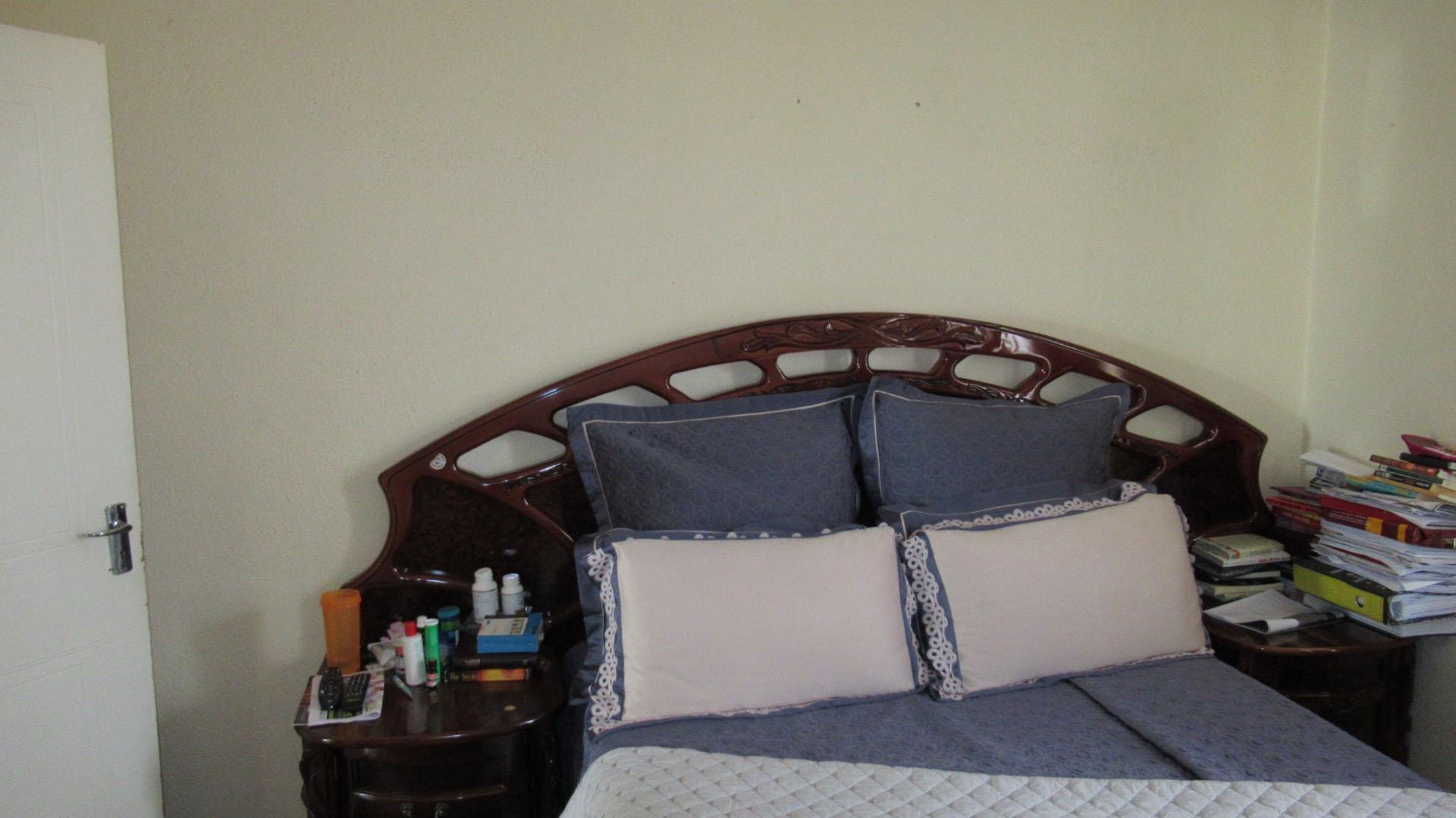 Main Bedroom - 16 square meters of property in Southdowns Estate