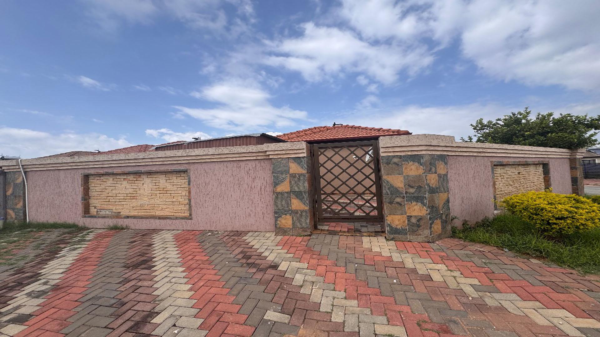 Front View of property in Alliance