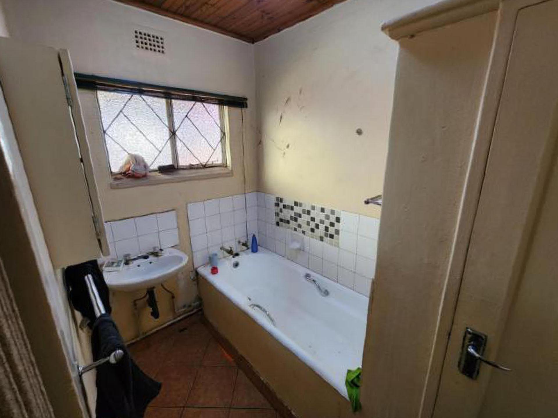 Bathroom 1 of property in Vanderbijlpark