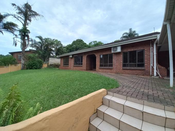 3 Bedroom House for Sale For Sale in Montclair (Dbn) - MR558477