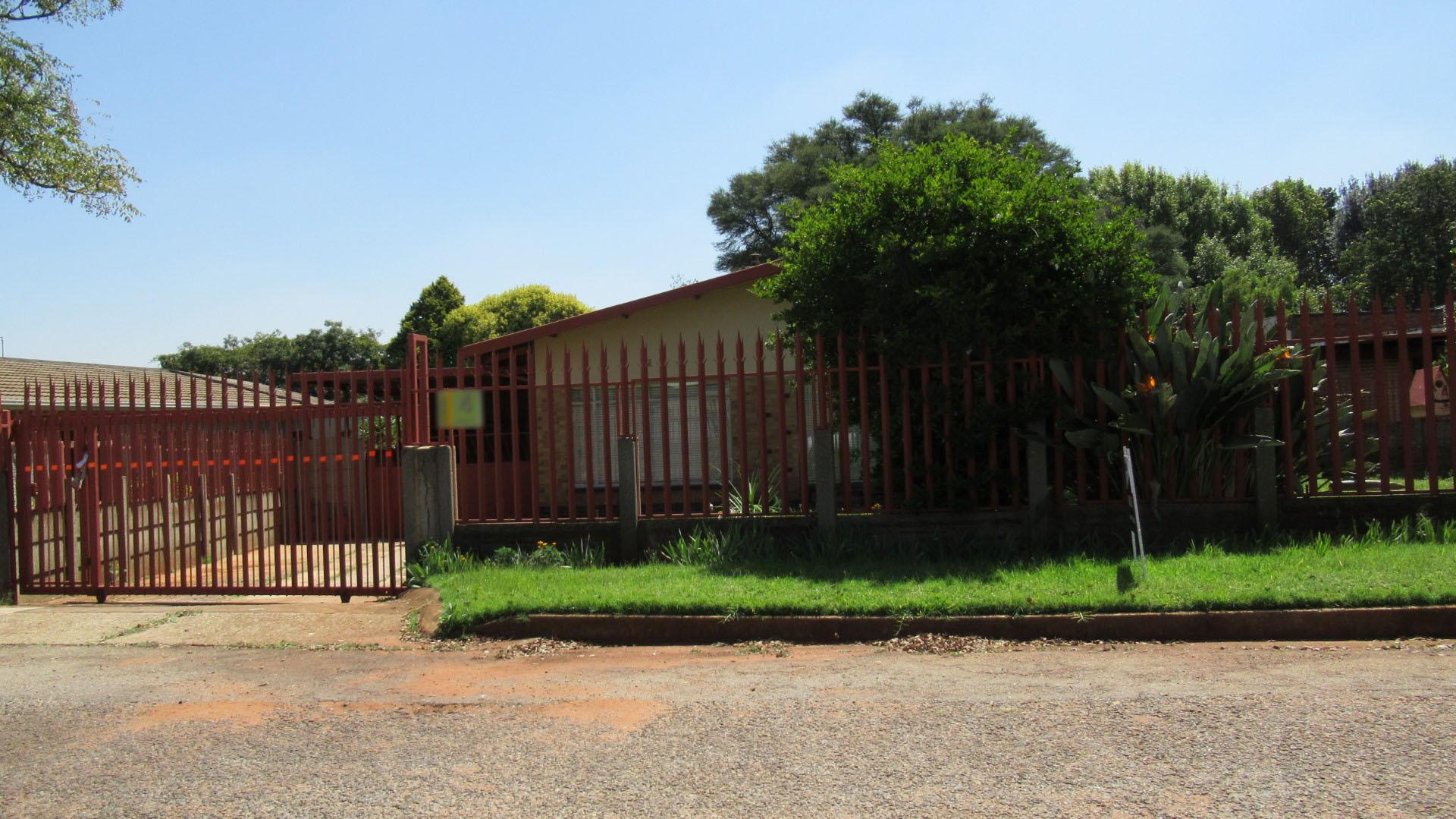Front View of property in Witfield