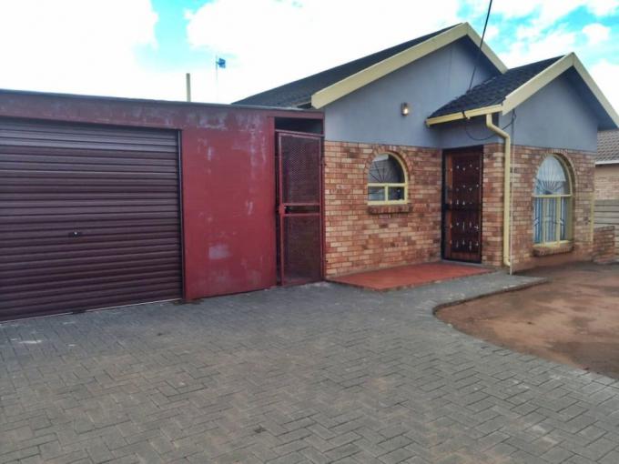 2 Bedroom House for Sale For Sale in Bloemside - MR558795