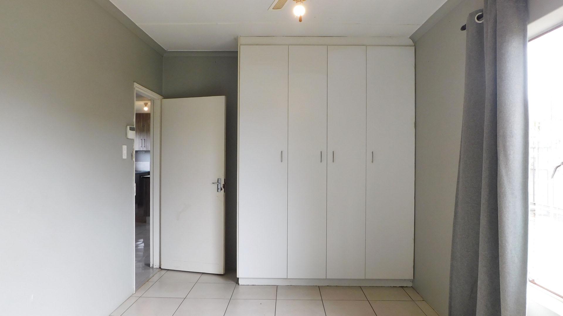 Main Bedroom - 15 square meters of property in Cleland