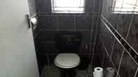 Bathroom 1 - 4 square meters of property in Ennerdale