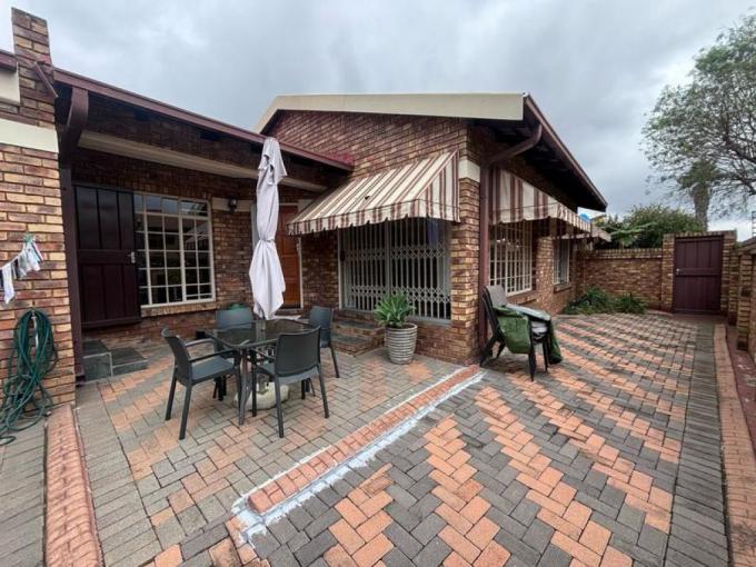 2 Bedroom Simplex for Sale For Sale in Florida Lake - MR559346