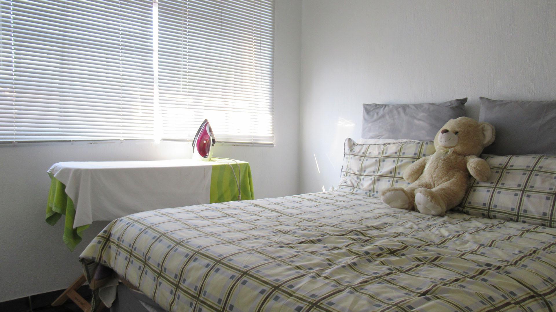 Bed Room 1 - 12 square meters of property in Corlett Gardens