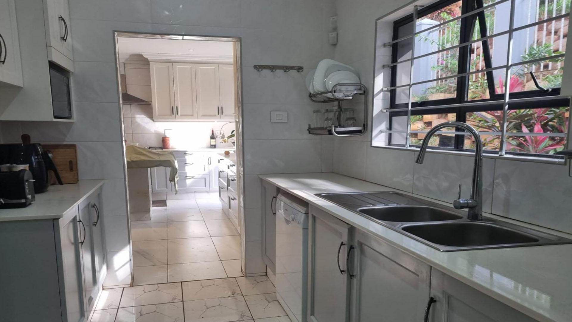 Scullery - 10 square meters of property in La Lucia
