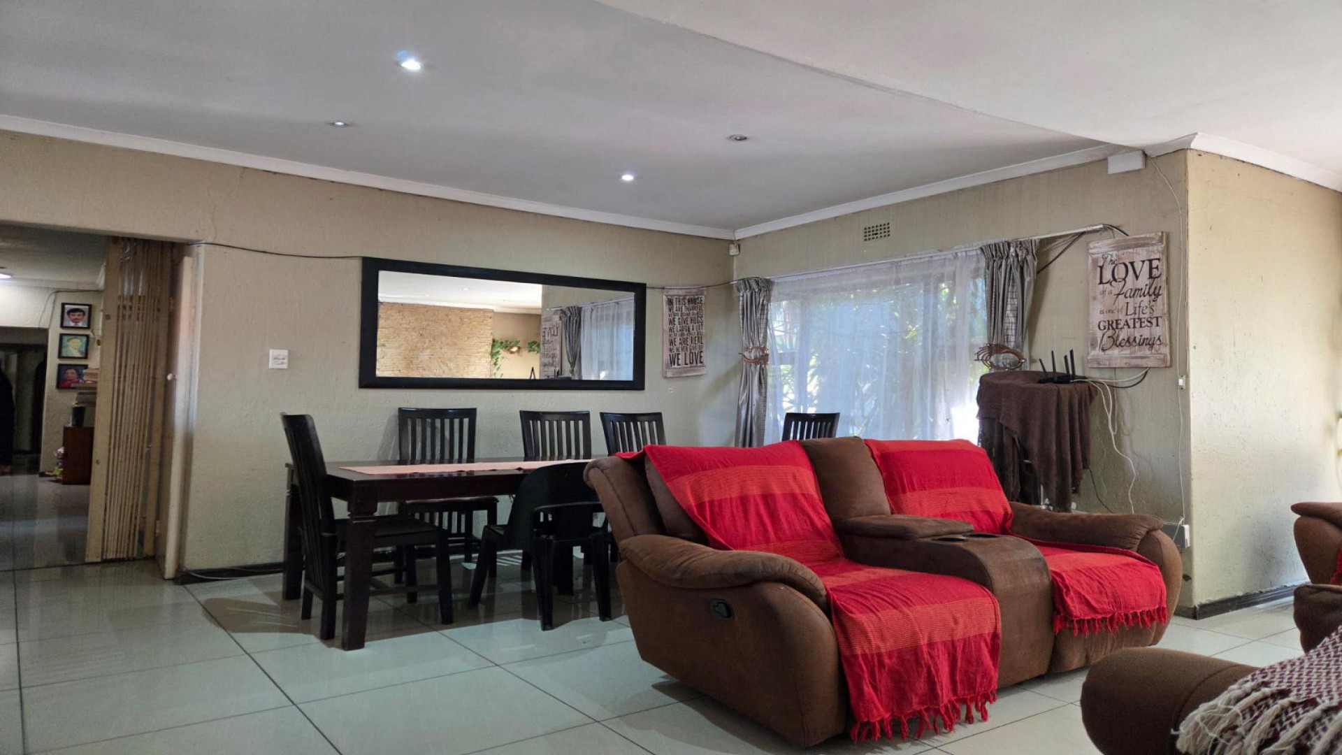 Dining Room of property in Croydon