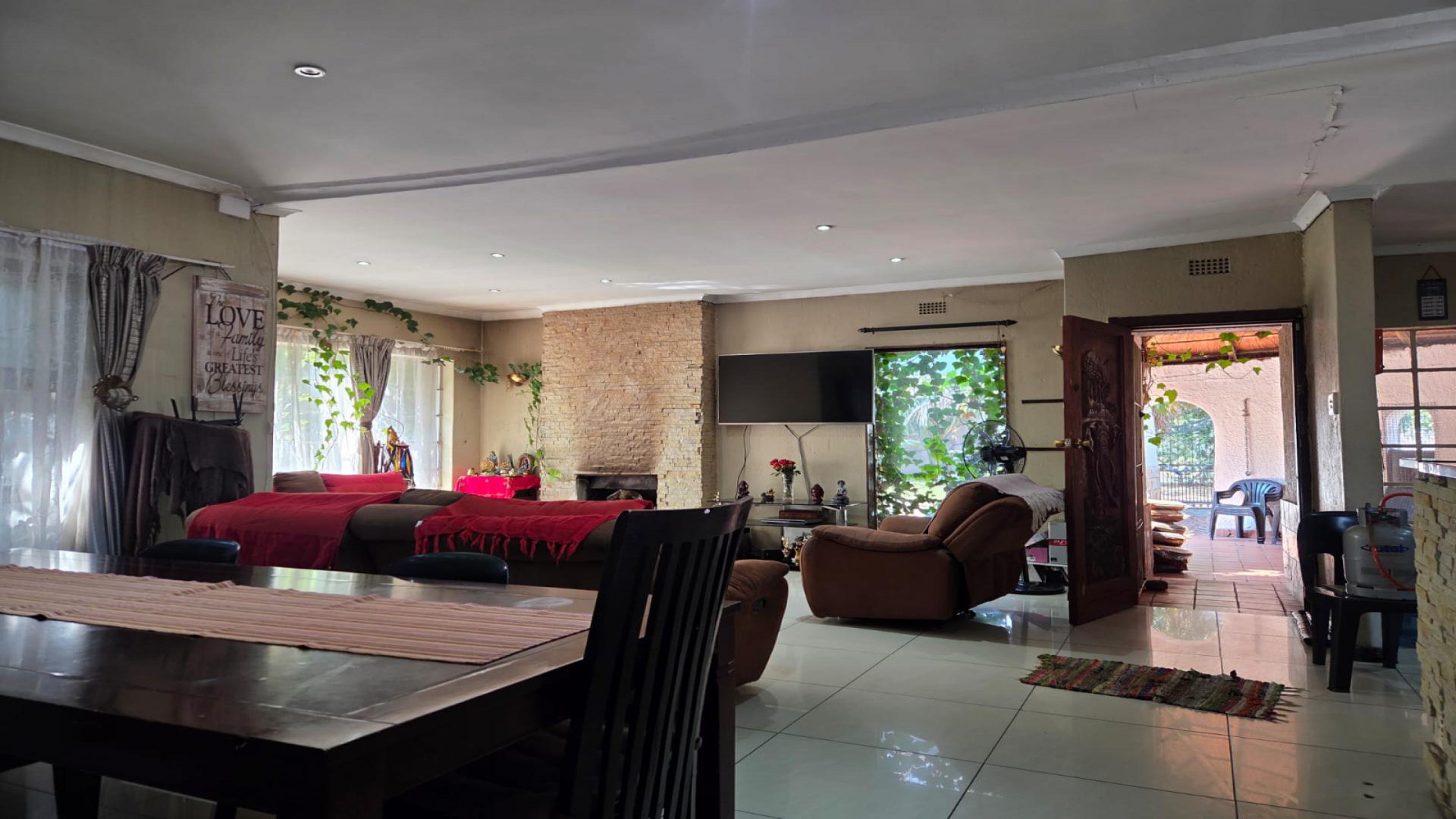 Lounges of property in Croydon
