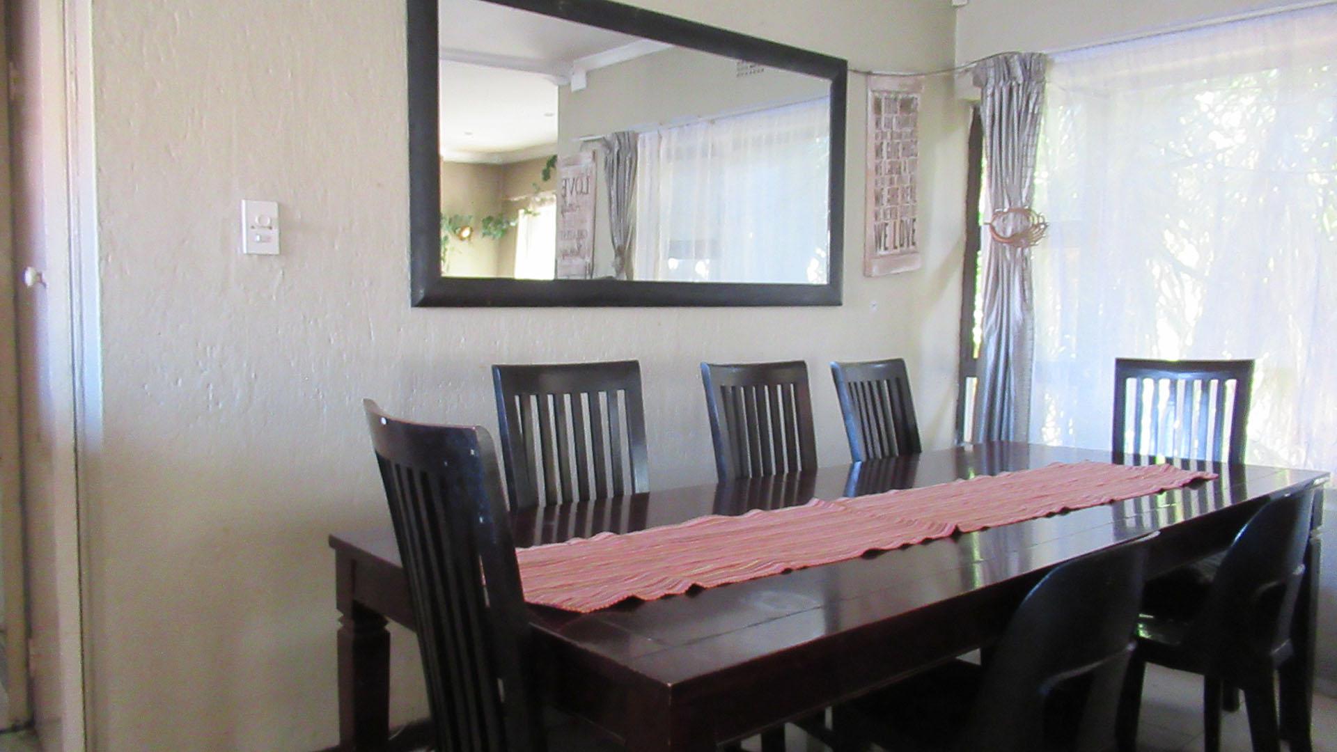Dining Room - 14 square meters of property in Croydon