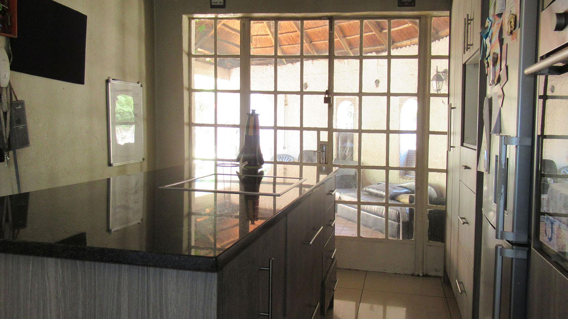 Kitchen - 32 square meters of property in Croydon