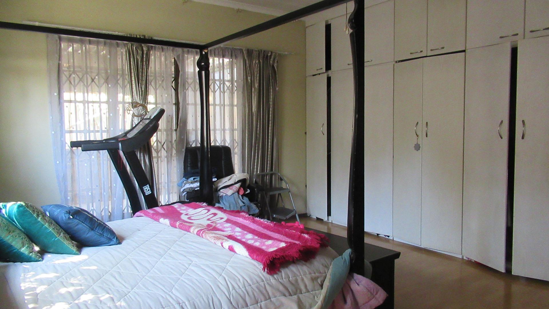 Main Bedroom - 22 square meters of property in Croydon