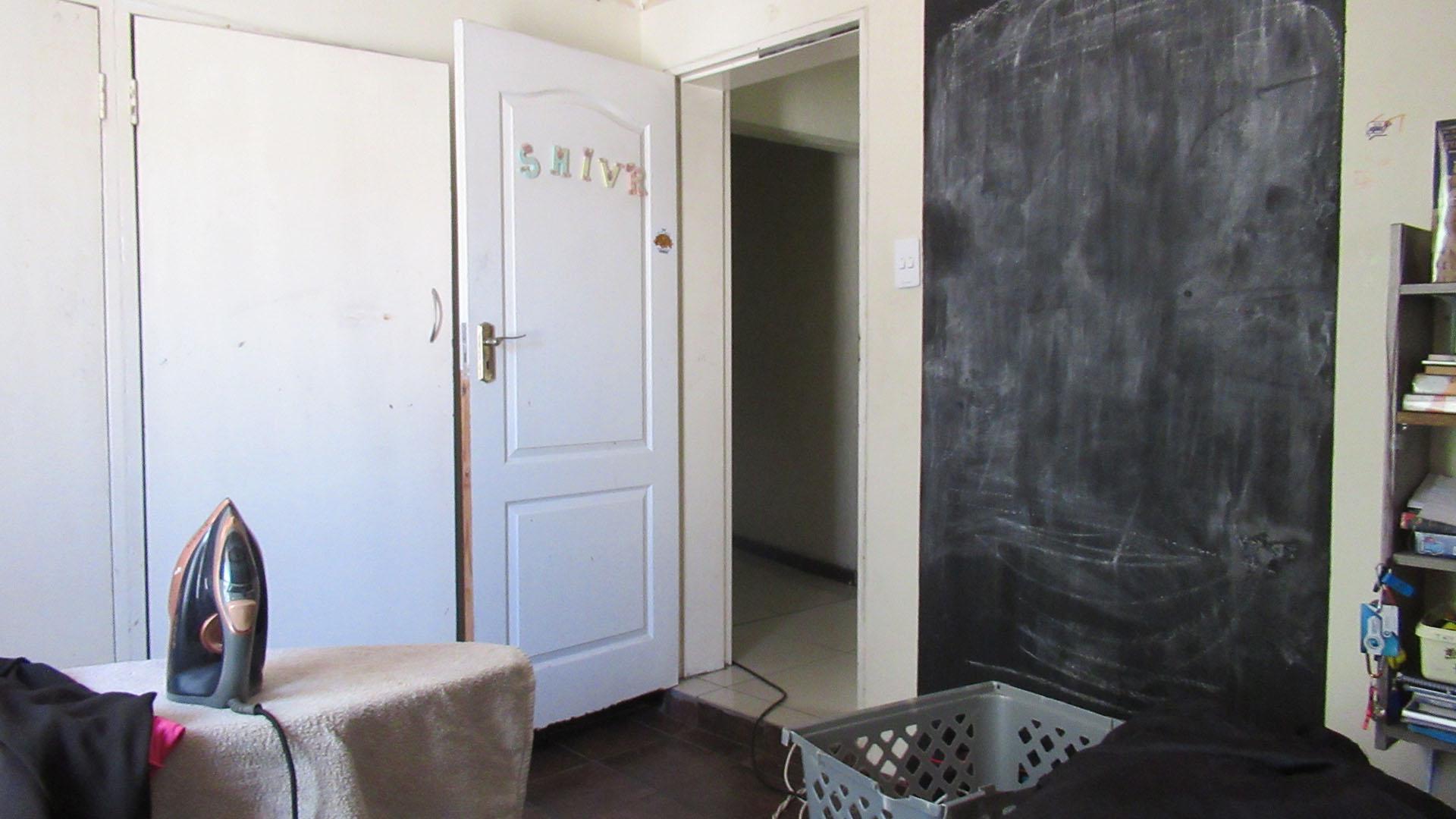 Bed Room 3 - 15 square meters of property in Croydon