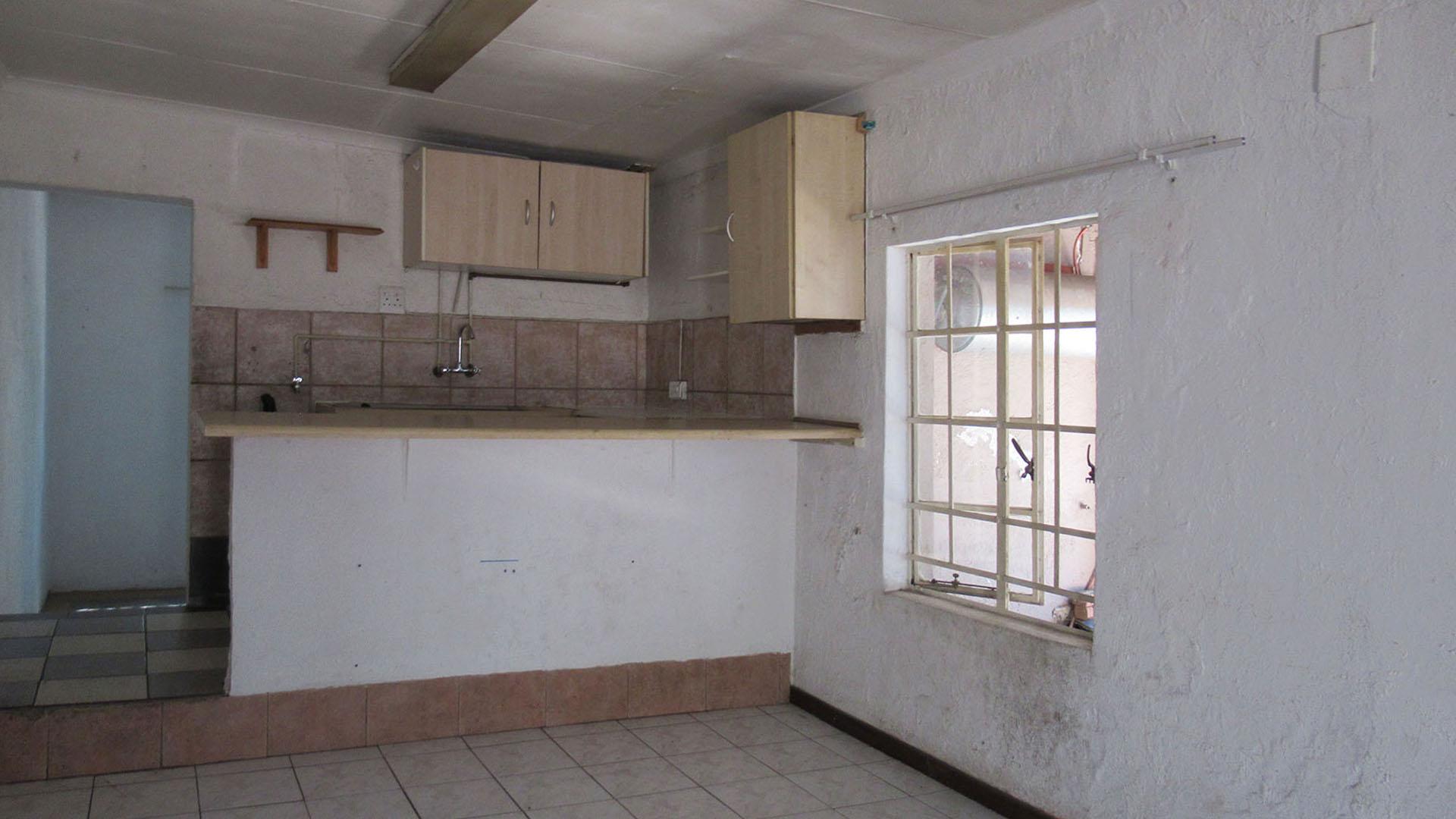 Lounges - 37 square meters of property in Croydon