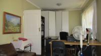 Bed Room 1 - 21 square meters of property in Croydon