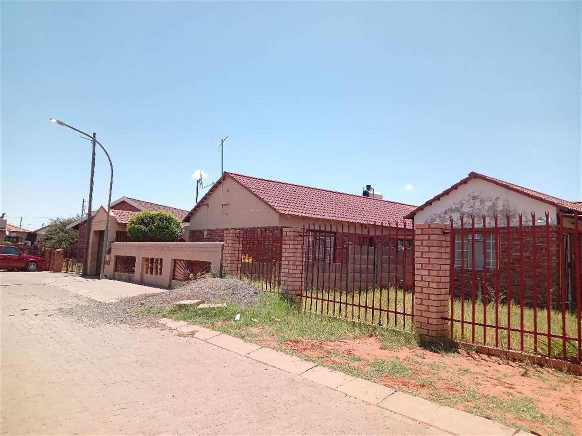 Front View of property in Kimberley