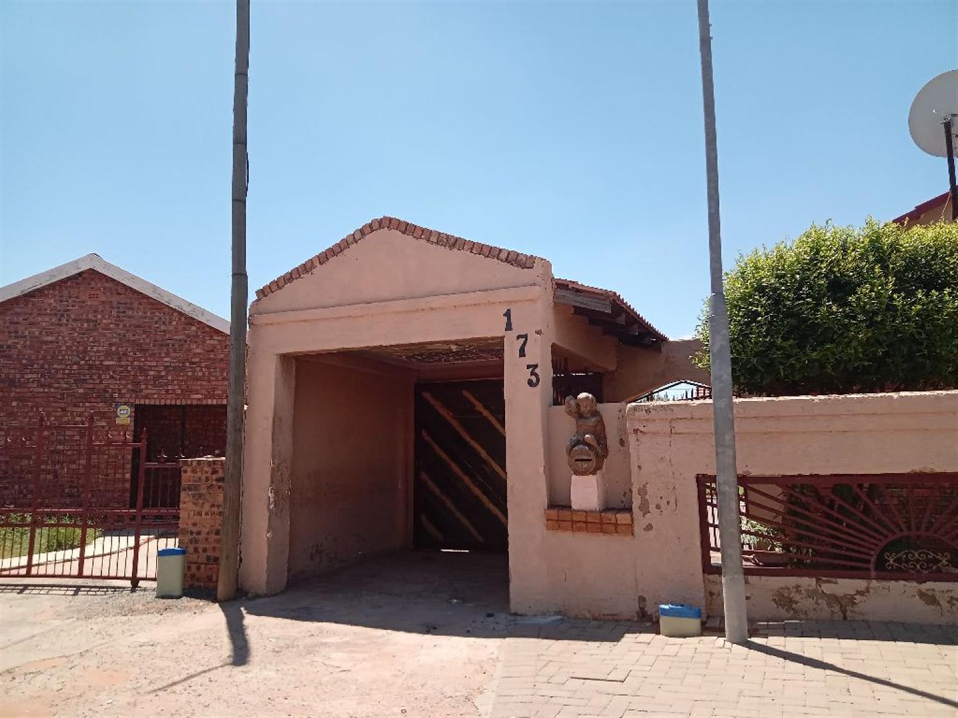 Front View of property in Kimberley