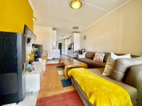 Lounges - 18 square meters of property in Oakdene