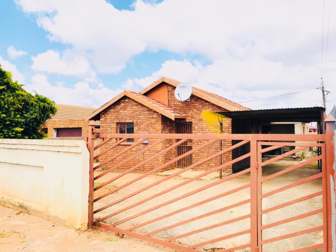 2 Bedroom House for Sale For Sale in Soshanguve East - MR559646