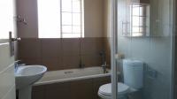 Bathroom 1 - 5 square meters of property in Monavoni