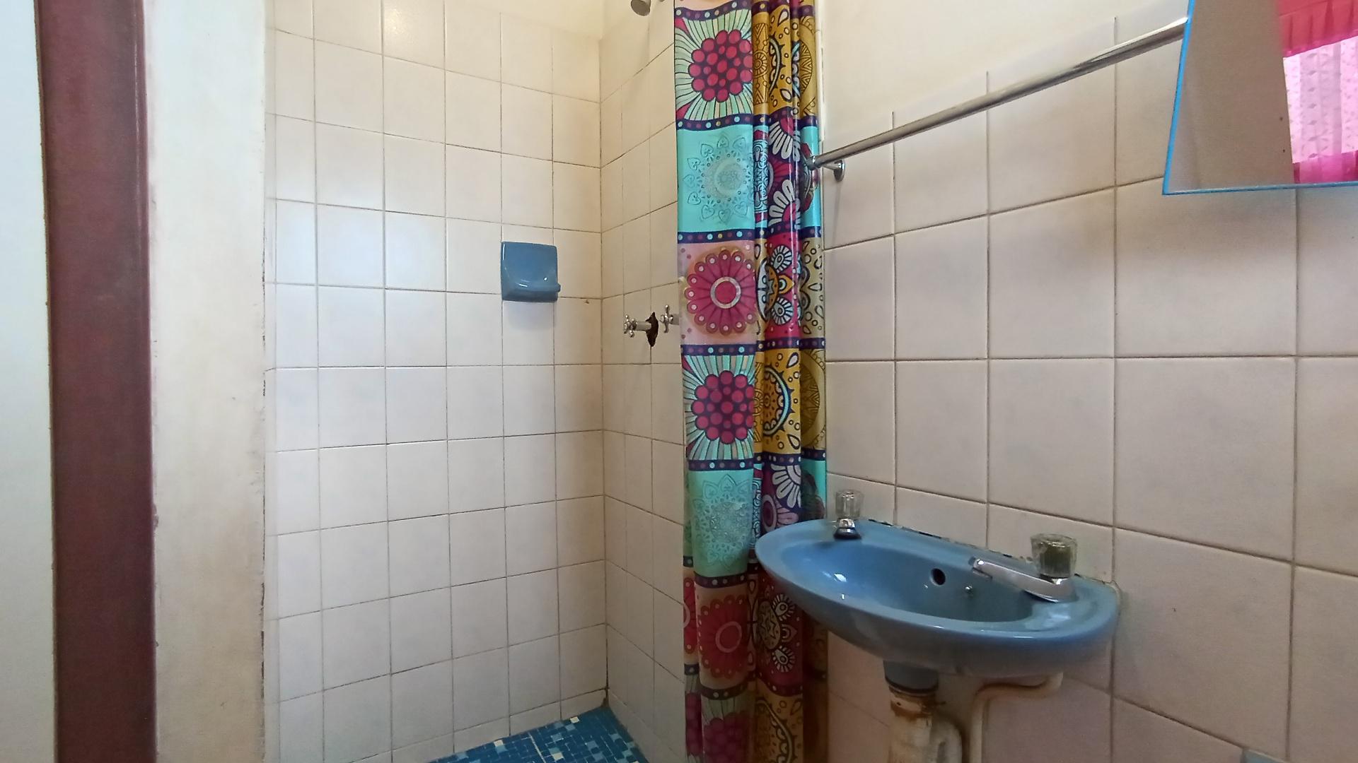 Main Bathroom - 3 square meters of property in Northdale (PMB)